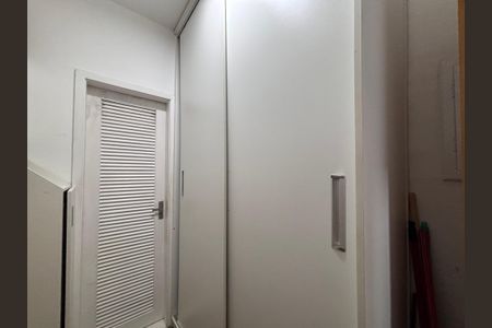 Apartamento à venda com 188m², 3 quartos e 2 vagas Apartamento à venda com 188m², 3 quartos e 2 vagasQuarto de Serviço