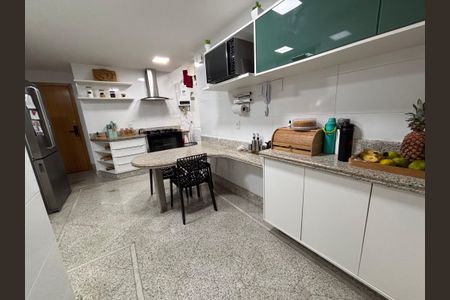 Apartamento à venda com 188m², 3 quartos e 2 vagas Apartamento à venda com 188m², 3 quartos e 2 vagasCozinha