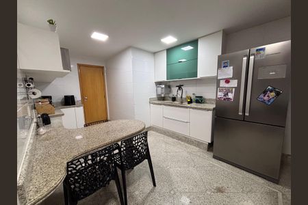 Apartamento à venda com 188m², 3 quartos e 2 vagas Apartamento à venda com 188m², 3 quartos e 2 vagasCozinha