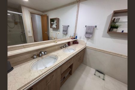 Apartamento à venda com 188m², 3 quartos e 2 vagas Apartamento à venda com 188m², 3 quartos e 2 vagasBanheiro do Quarto 1