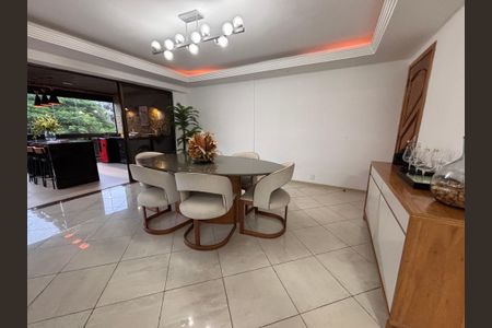 Apartamento à venda com 188m², 3 quartos e 2 vagas Apartamento à venda com 188m², 3 quartos e 2 vagasSala