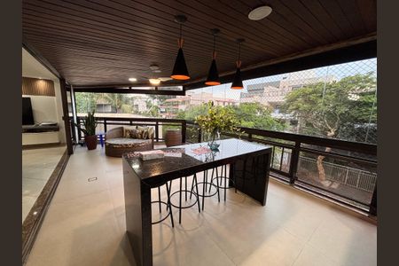 Apartamento à venda com 188m², 3 quartos e 2 vagas Apartamento à venda com 188m², 3 quartos e 2 vagasVaranda