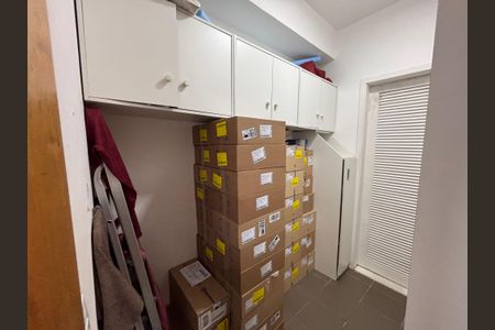 Apartamento à venda com 188m², 3 quartos e 2 vagas Apartamento à venda com 188m², 3 quartos e 2 vagasQuarto de Serviço