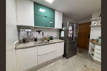 Apartamento à venda com 188m², 3 quartos e 2 vagas Apartamento à venda com 188m², 3 quartos e 2 vagasCozinha