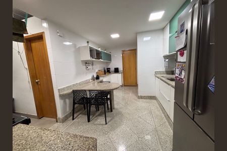 Apartamento à venda com 188m², 3 quartos e 2 vagas Apartamento à venda com 188m², 3 quartos e 2 vagasCozinha