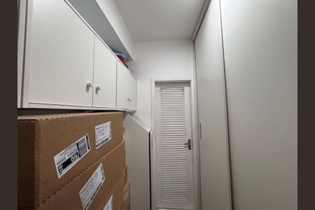 Apartamento à venda com 188m², 3 quartos e 2 vagas Apartamento à venda com 188m², 3 quartos e 2 vagasQuarto de Serviço