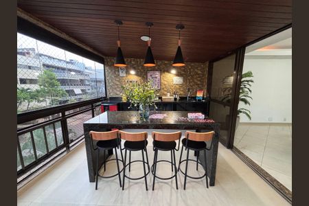 Apartamento à venda com 188m², 3 quartos e 2 vagas Apartamento à venda com 188m², 3 quartos e 2 vagasVaranda