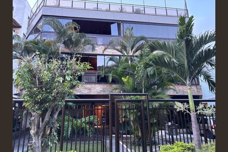 Apartamento à venda com 188m², 3 quartos e 2 vagas Apartamento à venda com 188m², 3 quartos e 2 vagasFachada