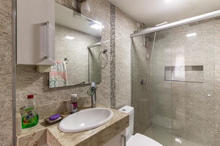 Apartamento à venda com 76m², 2 quartos e sem vagaBanheiro da Suíte