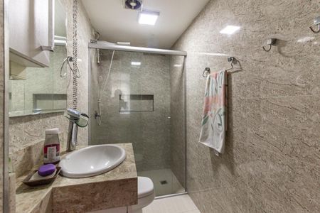 Apartamento à venda com 76m², 2 quartos e sem vagaBanheiro da Suíte
