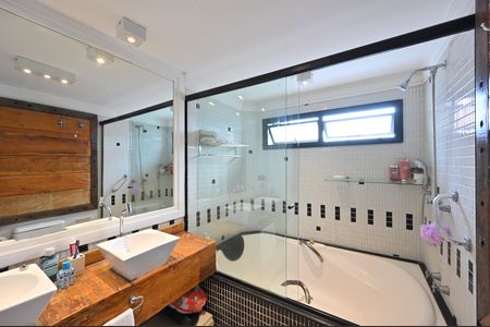 Apartamento à venda com 164m², 3 quartos e 2 vagasBanheiro da Suíte 1