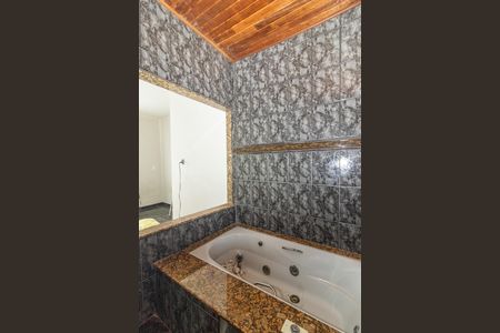Casa para alugar com 192m², 4 quartos e 2 vagas Casa para alugar com 192m², 4 quartos e 2 vagasCasa 2 - Banheiro da suíte
