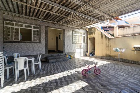 Área externa de casa para alugar com 4 quartos, 192m² em Realengo, Rio de Janeiro