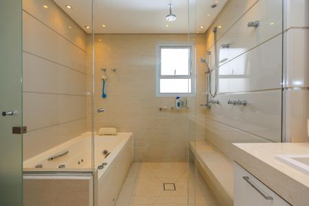 Apartamento à venda com 200m², 3 quartos e 4 vagasBanheiro da Suíte 1