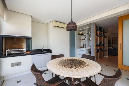 Apartamento à venda com 200m², 3 quartos e 4 vagasVaranda gourmet