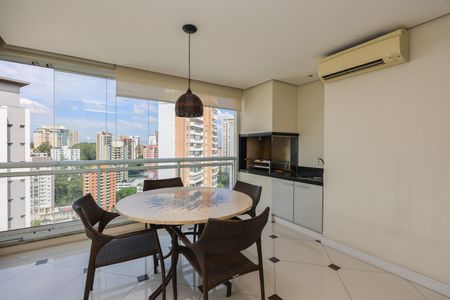Apartamento à venda com 200m², 3 quartos e 4 vagasVaranda gourmet