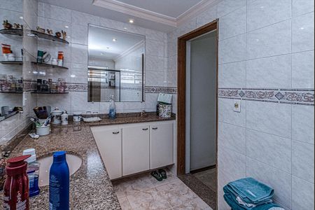 Casa à venda com 221m², 3 quartos e 2 vagasbanheiro na suíte_4