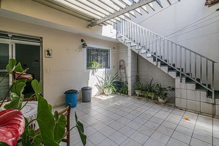 Casa à venda com 221m², 3 quartos e 2 vagasquintal_1