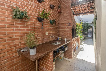 Casa à venda com 221m², 3 quartos e 2 vagascorredor de acesso com churrasqueira_1