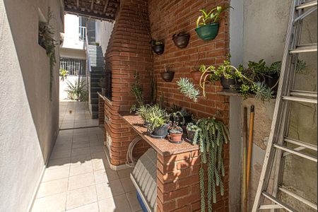 Casa à venda com 221m², 3 quartos e 2 vagascorredor de acesso com churrasqueira_3