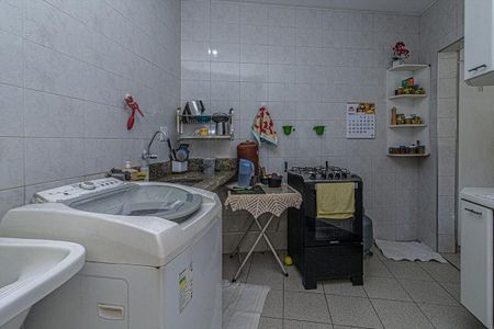 Casa à venda com 221m², 3 quartos e 2 vagasárea de serviço coberta_2