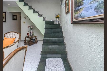 Casa à venda com 221m², 3 quartos e 2 vagasacesso para os pisos_1