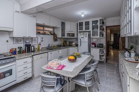 Casa à venda com 221m², 3 quartos e 2 vagascozinha_3