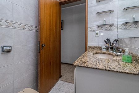 Casa à venda com 221m², 3 quartos e 2 vagasbanheiro social_4