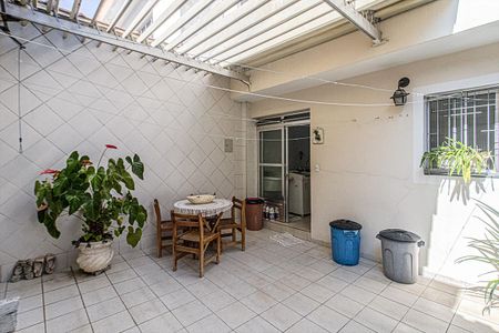 Casa à venda com 221m², 3 quartos e 2 vagasquintal_2