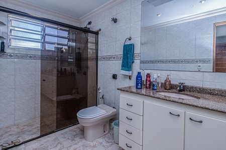 Casa à venda com 221m², 3 quartos e 2 vagasbanheiro na suíte_1