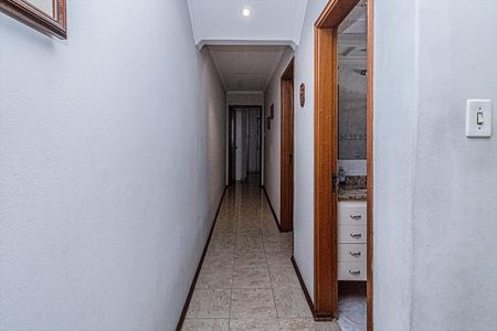 Casa à venda com 221m², 3 quartos e 2 vagascorredor para os cômodos_1
