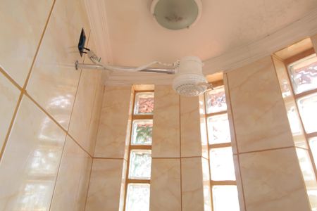 Casa à venda com 450m², 4 quartos e 7 vagasBanheiro da Suite 1