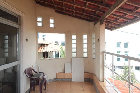 Casa à venda com 450m², 4 quartos e 7 vagasVaranda