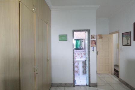 Casa à venda com 450m², 4 quartos e 7 vagasSuite 2