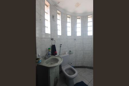 Casa à venda com 450m², 4 quartos e 7 vagasBanheiro Social