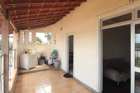 Casa à venda com 450m², 4 quartos e 7 vagasVaranda