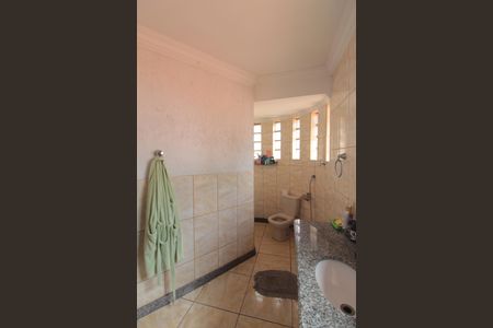 Casa à venda com 450m², 4 quartos e 7 vagasBanheiro da Suite 1