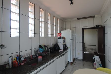 Casa à venda com 450m², 4 quartos e 7 vagasCozinha 1