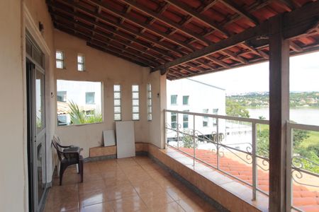 Casa à venda com 450m², 4 quartos e 7 vagasVaranda