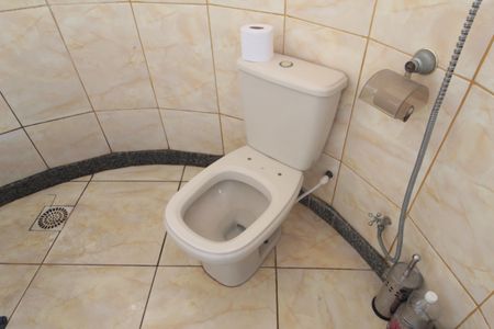 Casa à venda com 450m², 4 quartos e 7 vagasBanheiro da Suite 1