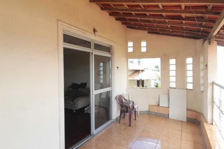 Casa à venda com 450m², 4 quartos e 7 vagasVaranda