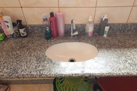 Casa à venda com 450m², 4 quartos e 7 vagasBanheiro da Suite 1