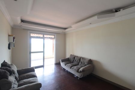 Casa à venda com 450m², 4 quartos e 7 vagasSala 2