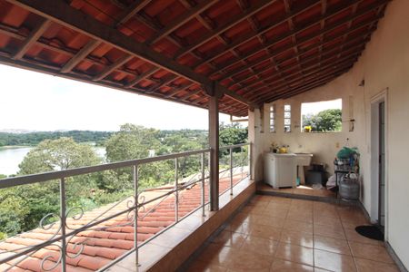 Casa à venda com 450m², 4 quartos e 7 vagasVaranda