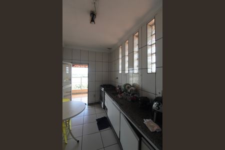 Casa à venda com 450m², 4 quartos e 7 vagasCozinha 1