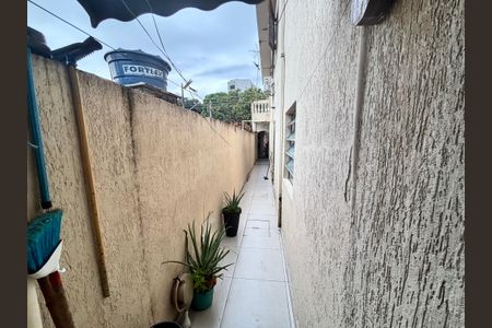 Casa à venda com 59m², 4 quartos e 2 vagasCorredor 