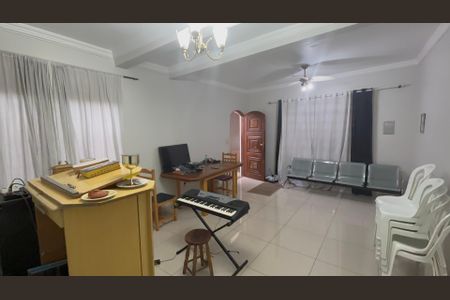 Casa à venda com 59m², 4 quartos e 2 vagasSala