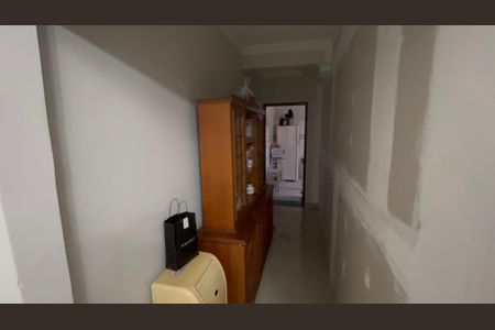 Casa à venda com 59m², 4 quartos e 2 vagasCorredor