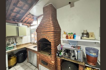 Casa à venda com 59m², 4 quartos e 2 vagasChurrasqueira