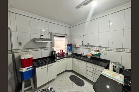 Casa à venda com 59m², 4 quartos e 2 vagasCozinha 2